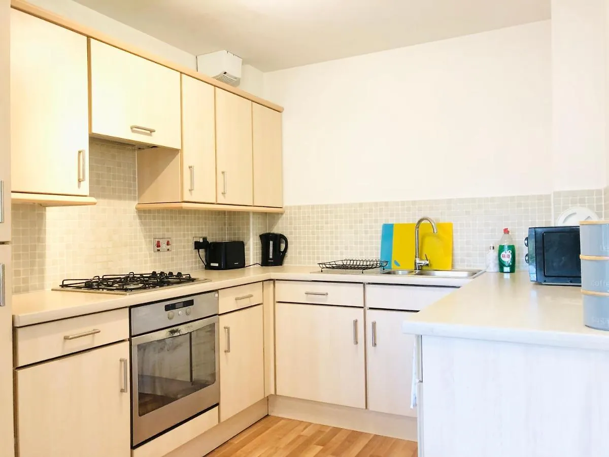Modern Spacious Retreat Full Fibre Wi-Fi & Free Parking Edinburgh Apartment