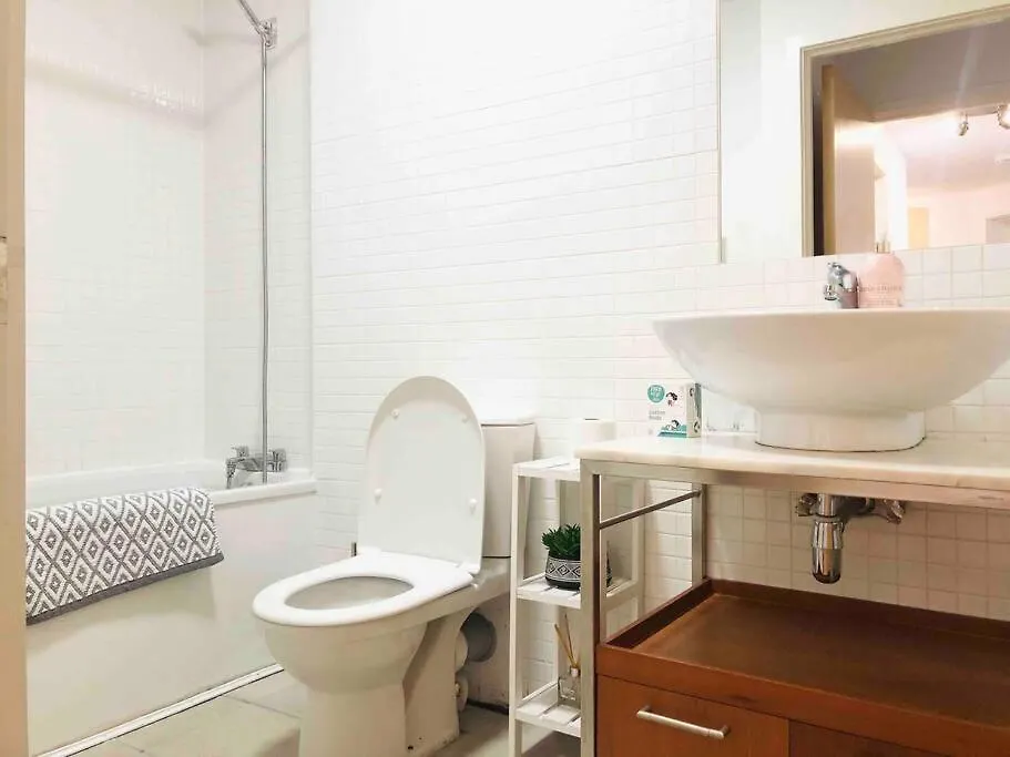 Modern Spacious Retreat Full Fibre Wi-Fi & Free Parking Edinburgh