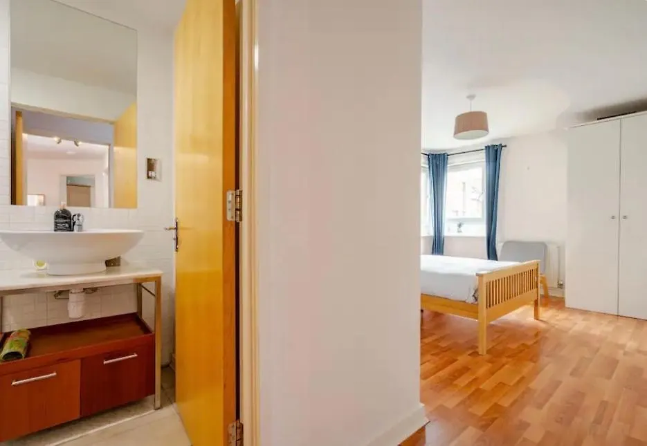 Apartment Modern Spacious Retreat Full Fibre Wi-Fi & Free Parking Edinburgh