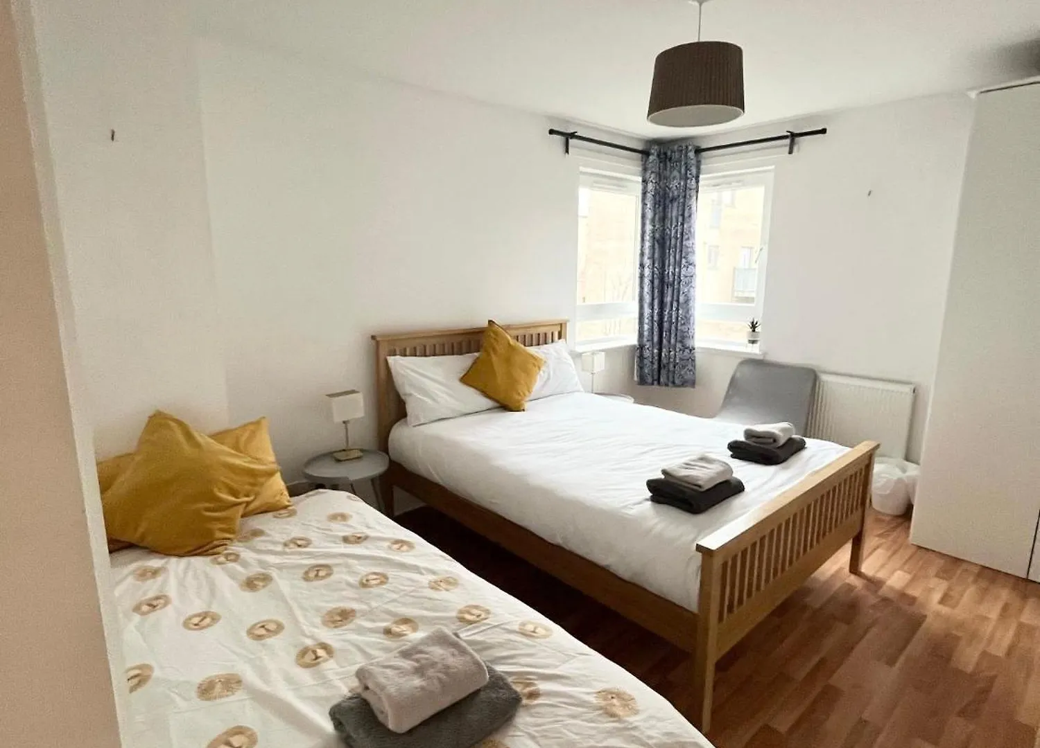 Modern Spacious Retreat Full Fibre Wi-Fi & Free Parking Edinburgh Apartment