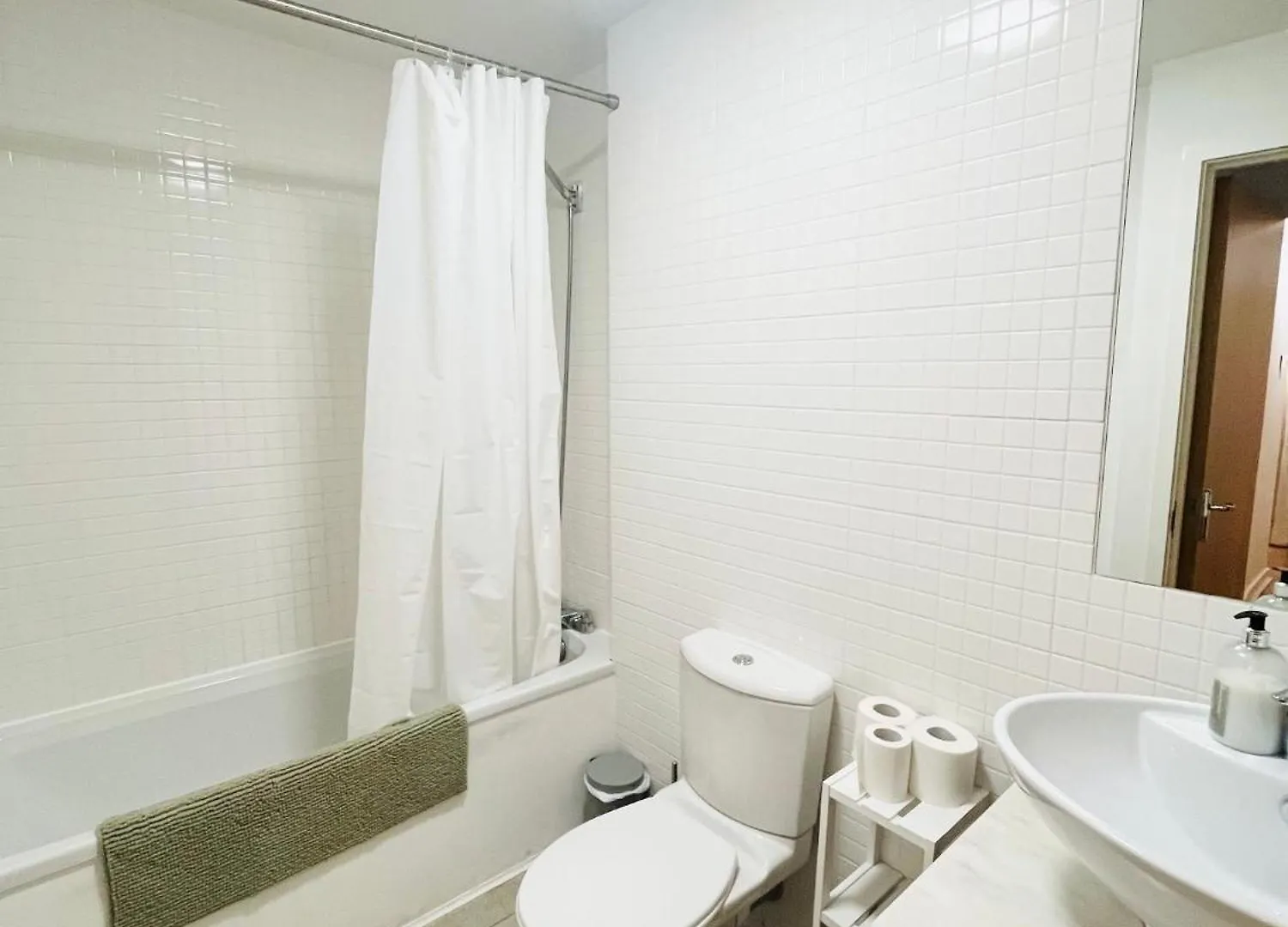 Apartment Modern Spacious Retreat Full Fibre Wi-Fi & Free Parking Edinburgh Großbritannien